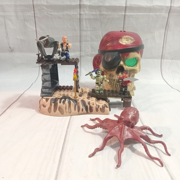 Mega blok Vintage Mega Bloks Pyrates Coffer Trap Incomplete - Picture 1 of 10